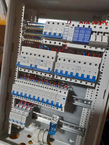 Tablou electric distribuție – tablouri electrice automatizări Baia Mare